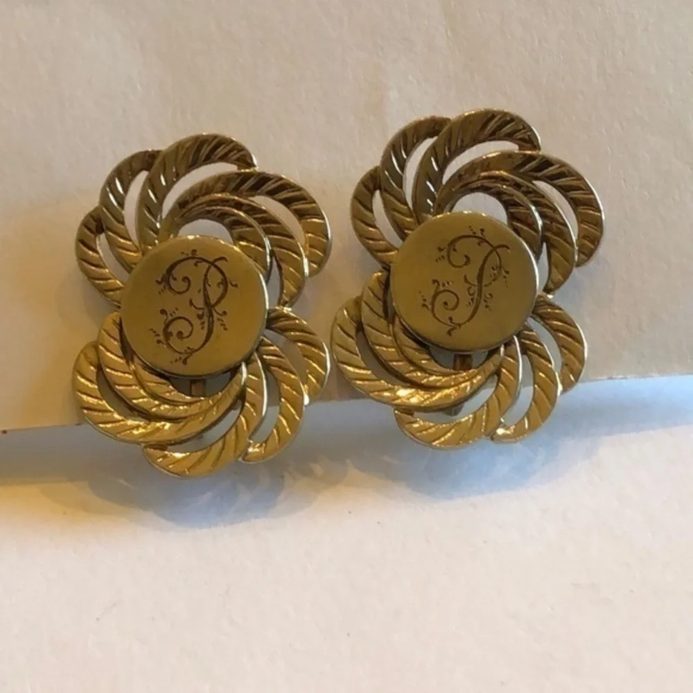 Vintage Silver Tone Engraved “P” Initial Clip On Screw Back Earrings